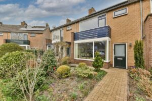 wady i zalety mieszkania na parterze